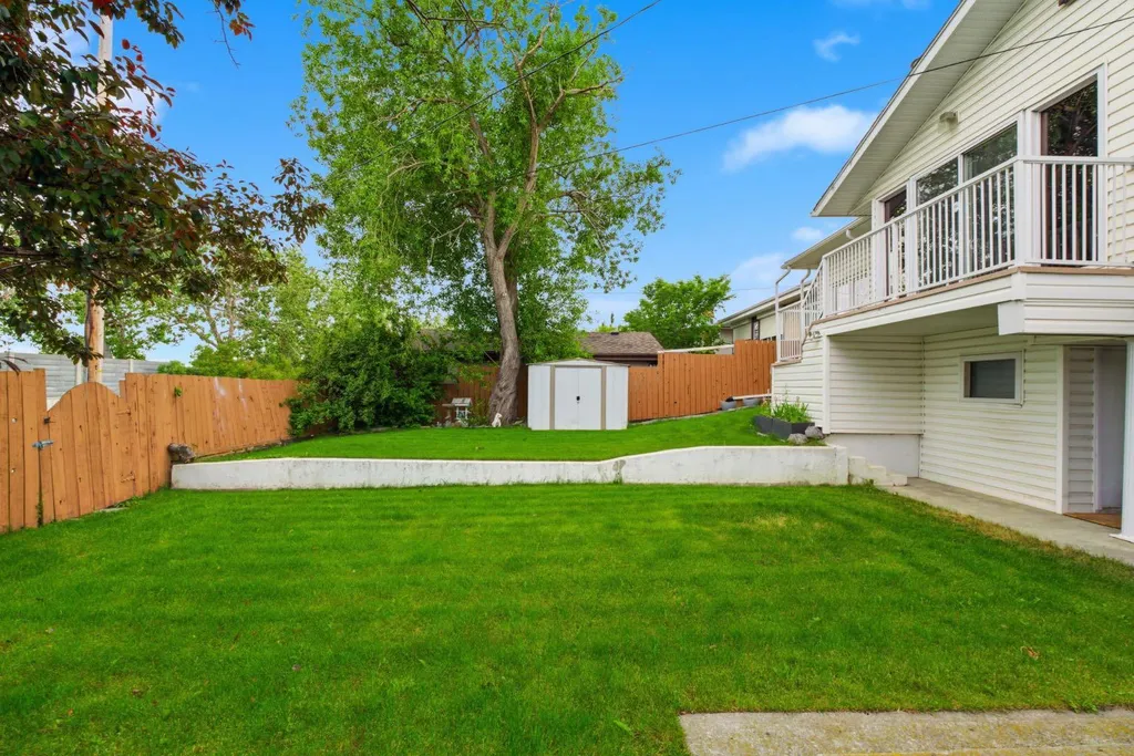 4752 Nipawin Crescent NW Calgary AB t2K 2h9