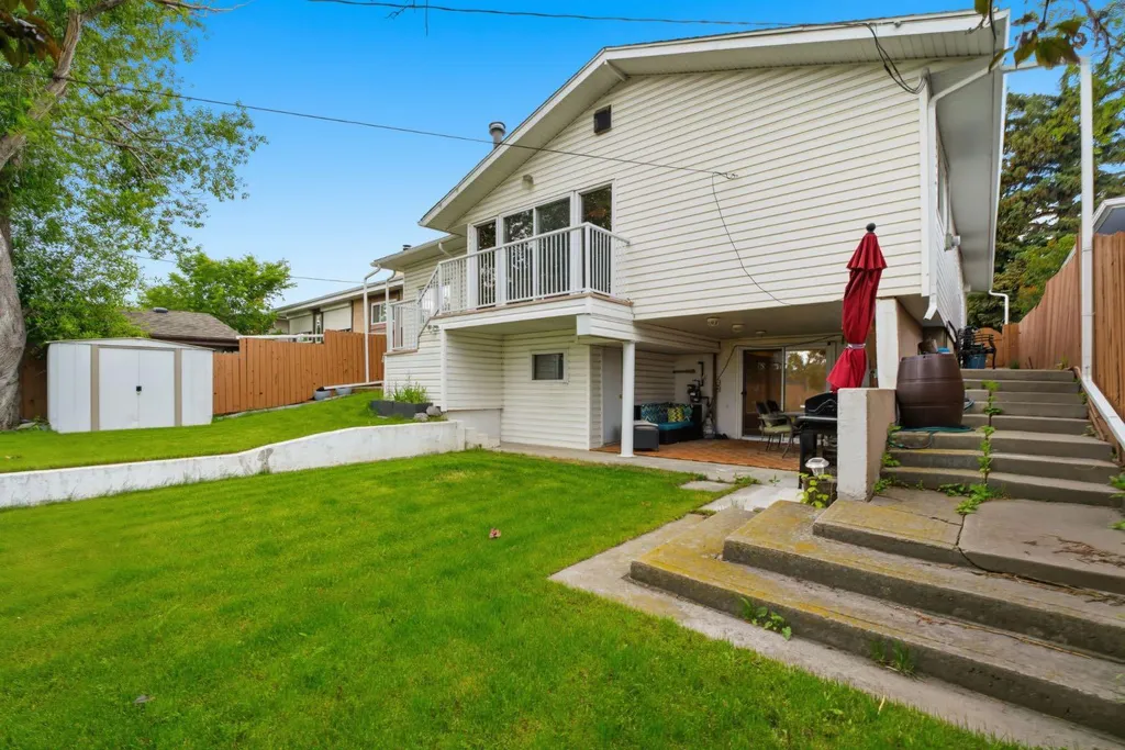 4752 Nipawin Crescent NW Calgary AB t2K 2h9