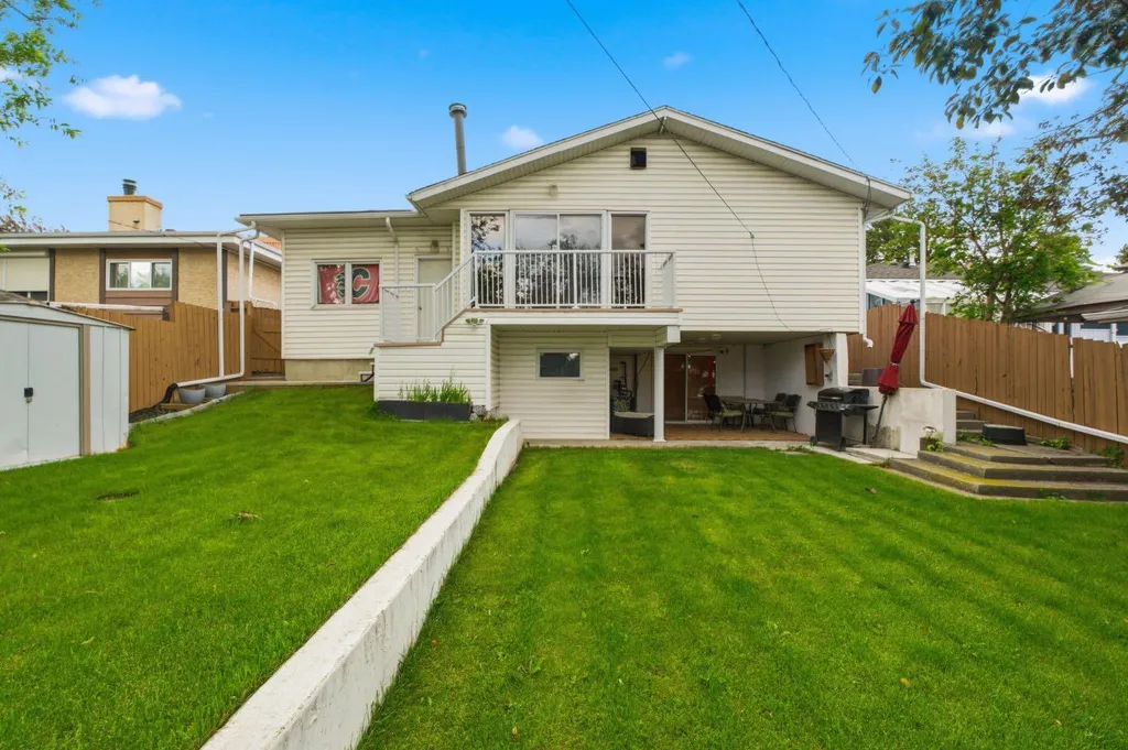 4752 Nipawin Crescent NW Calgary AB t2K 2h9