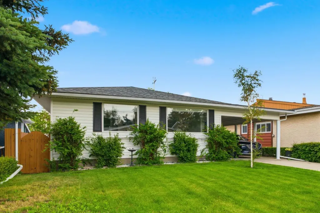 4752 Nipawin Crescent NW Calgary AB t2K 2h9
