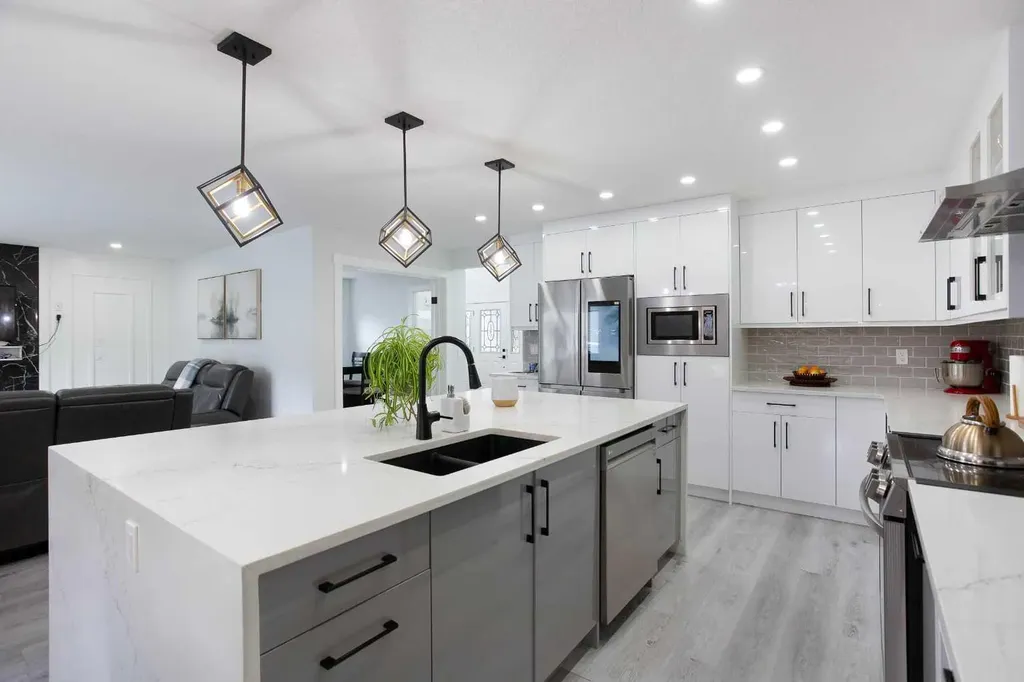 42 Kingsland Place SE Airdrie AB T4A 0C7
