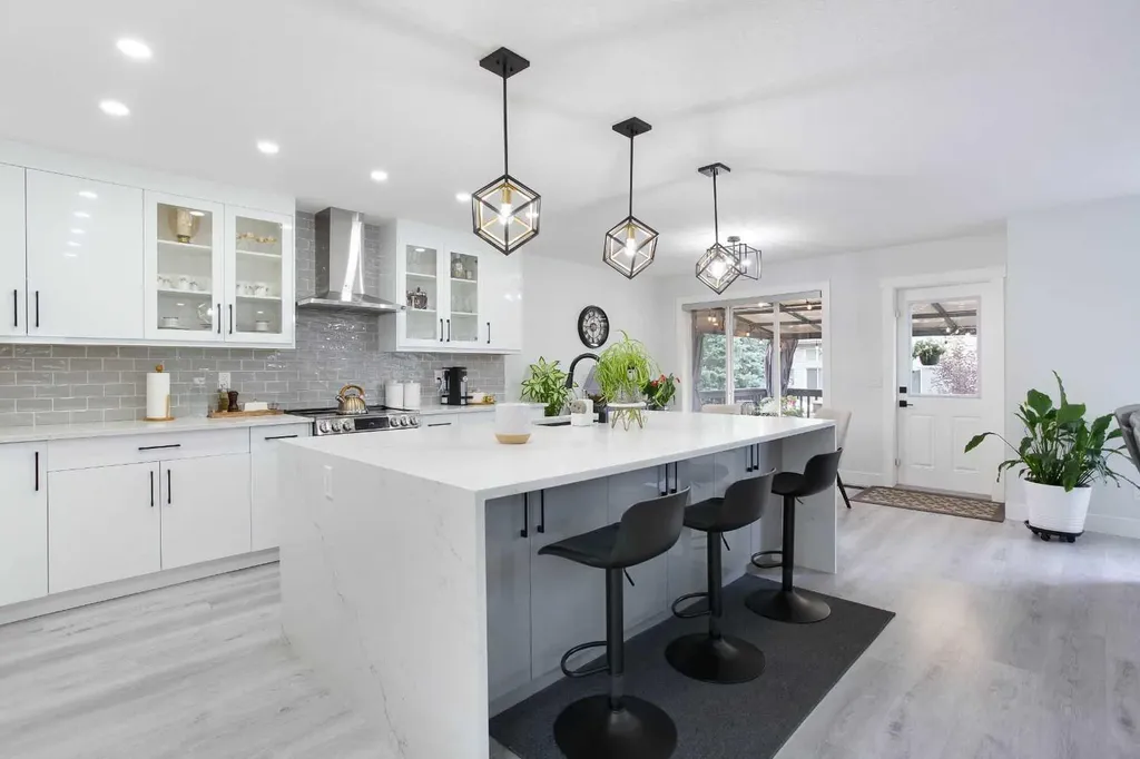 42 Kingsland Place SE Airdrie AB T4A 0C7