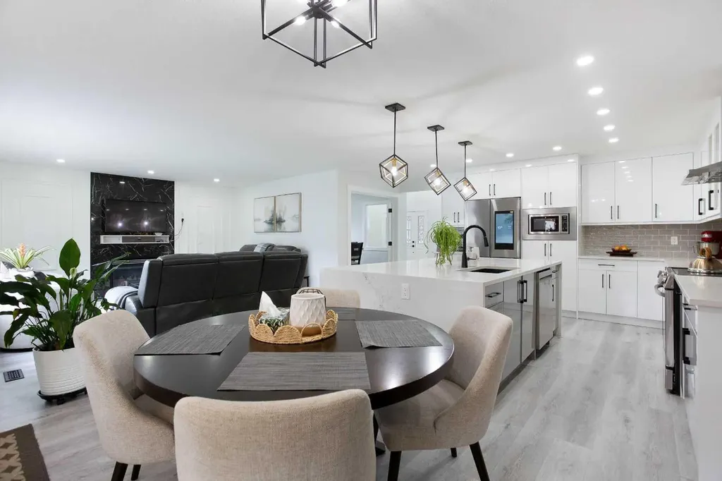 42 Kingsland Place SE Airdrie AB T4A 0C7