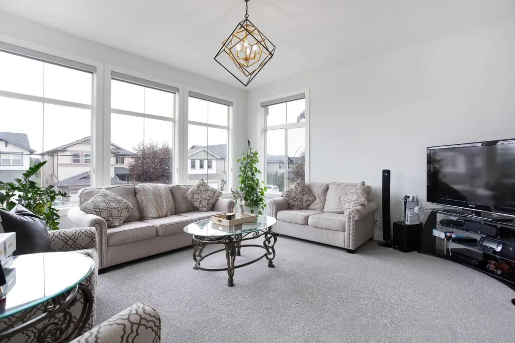 42 Kingsland Place SE Airdrie AB T4A 0C7