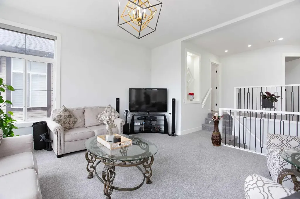 42 Kingsland Place SE Airdrie AB T4A 0C7