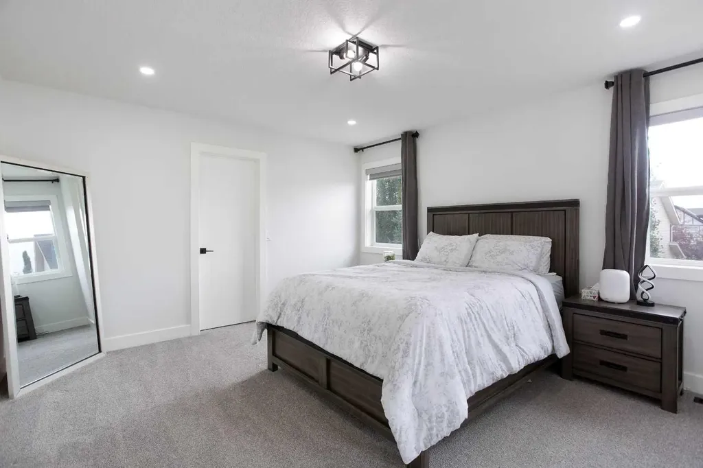 42 Kingsland Place SE Airdrie AB T4A 0C7