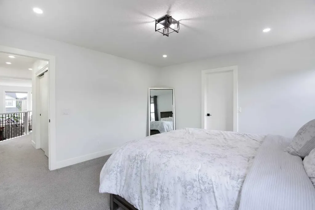 42 Kingsland Place SE Airdrie AB T4A 0C7