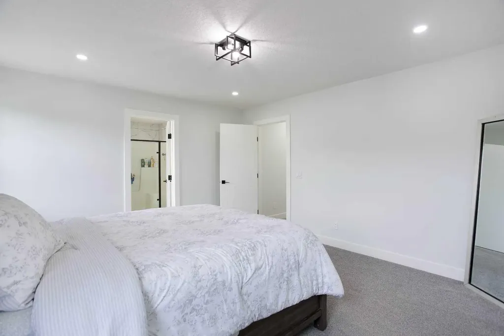 42 Kingsland Place SE Airdrie AB T4A 0C7