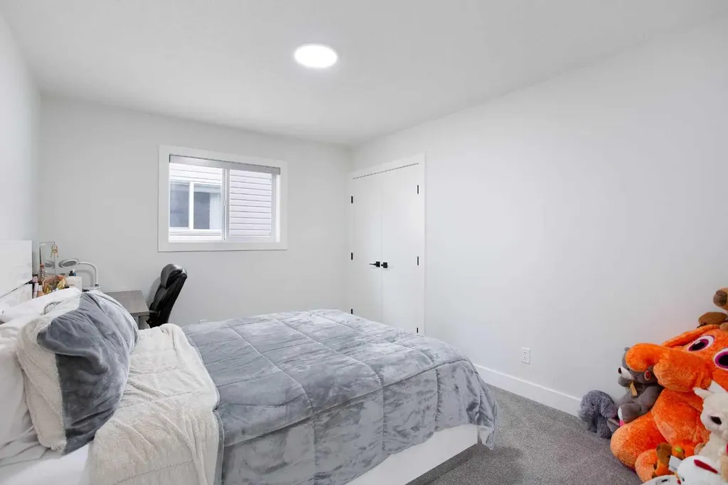 42 Kingsland Place SE Airdrie AB T4A 0C7