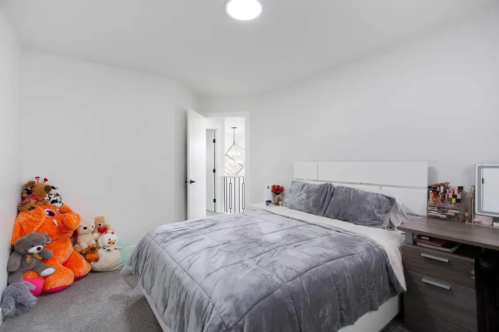 42 Kingsland Place SE Airdrie AB T4A 0C7