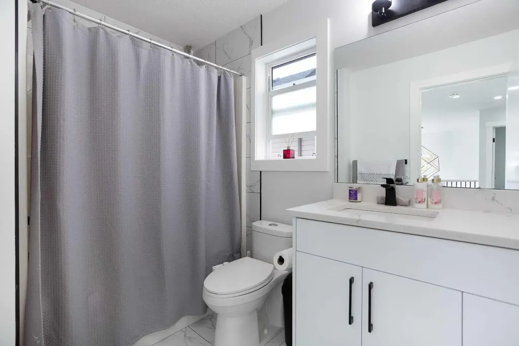 42 Kingsland Place SE Airdrie AB T4A 0C7