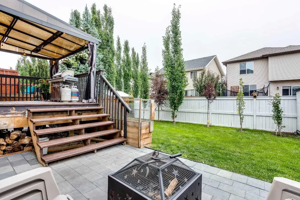 42 Kingsland Place SE Airdrie AB T4A 0C7