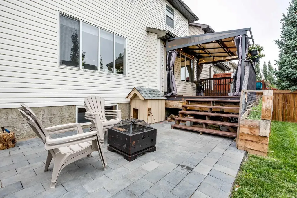 42 Kingsland Place SE Airdrie AB T4A 0C7