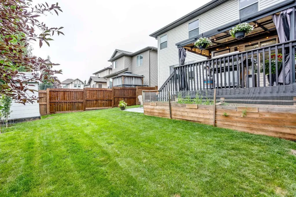 42 Kingsland Place SE Airdrie AB T4A 0C7