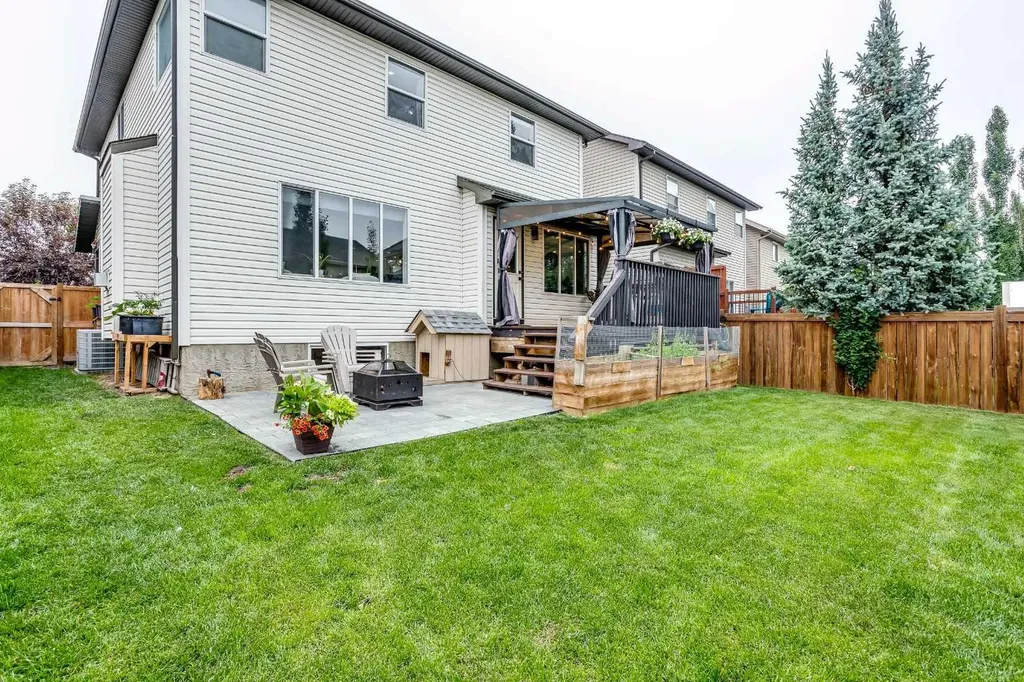 42 Kingsland Place SE Airdrie AB T4A 0C7