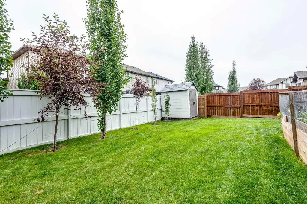 42 Kingsland Place SE Airdrie AB T4A 0C7