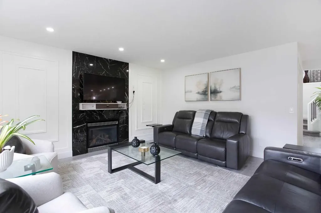 42 Kingsland Place SE Airdrie AB T4A 0C7