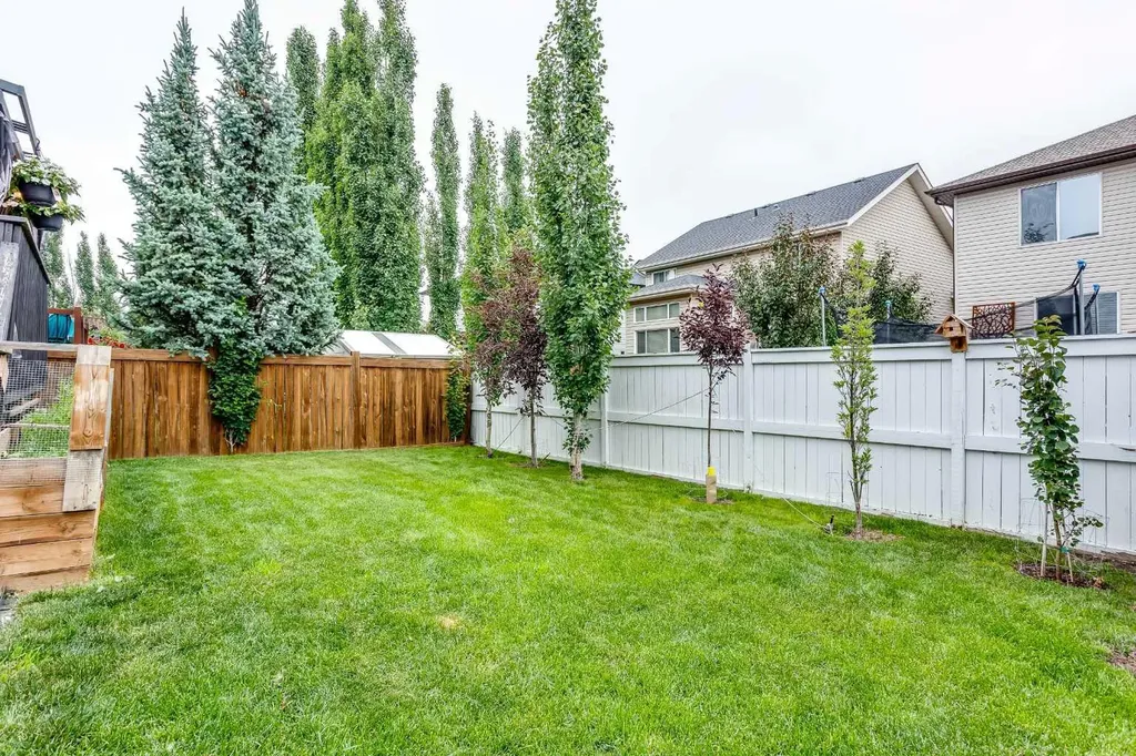 42 Kingsland Place SE Airdrie AB T4A 0C7
