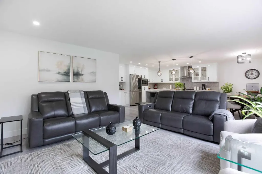 42 Kingsland Place SE Airdrie AB T4A 0C7