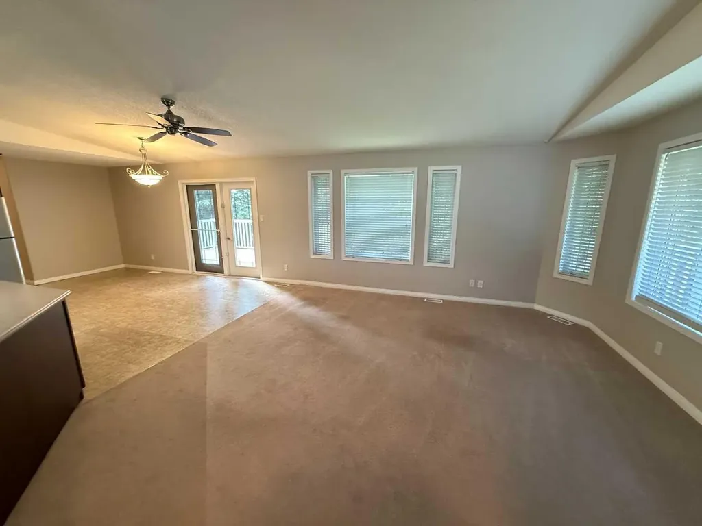 700 Carmichael Lane Hinton AB T7V1S9