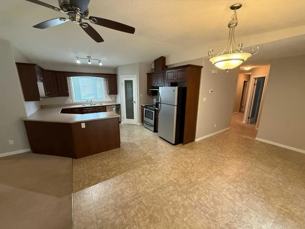 700 Carmichael Lane Hinton AB T7V1S9