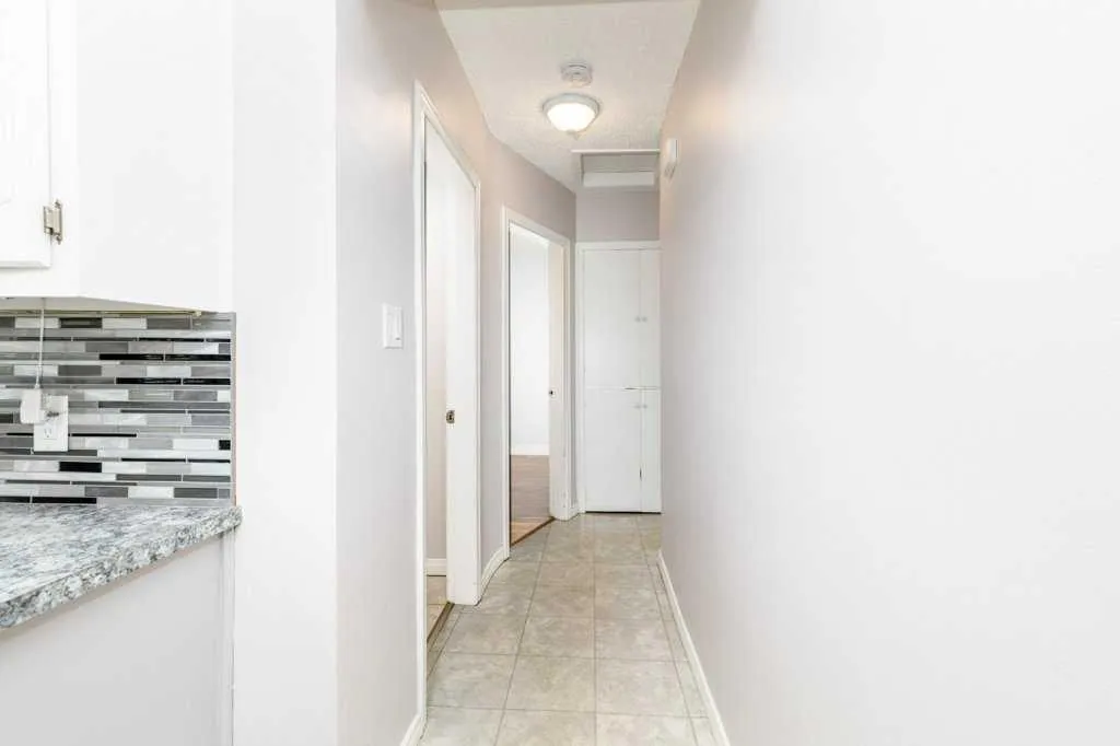 126 Queen Street Elnora AB T0M 0A9