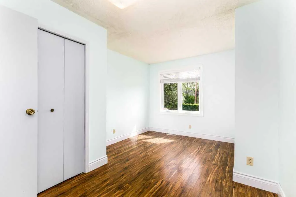 126 Queen Street Elnora AB T0M 0A9