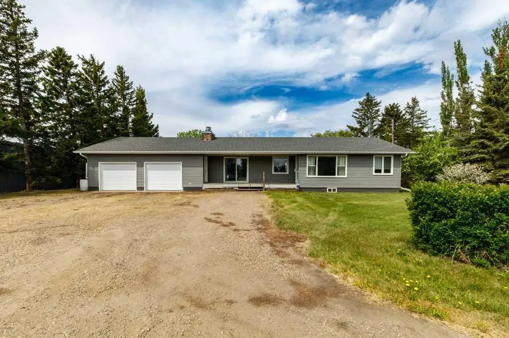 126 Queen Street Elnora AB T0M 0A9