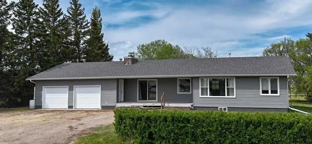 126 Queen Street Elnora AB T0M 0A9