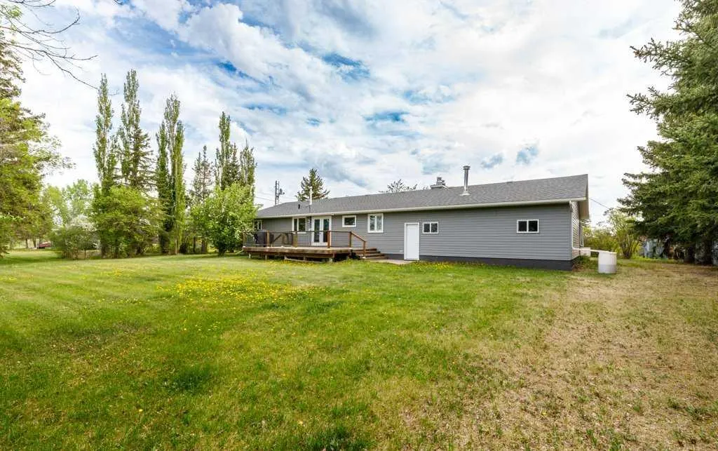 126 Queen Street Elnora AB T0M 0A9