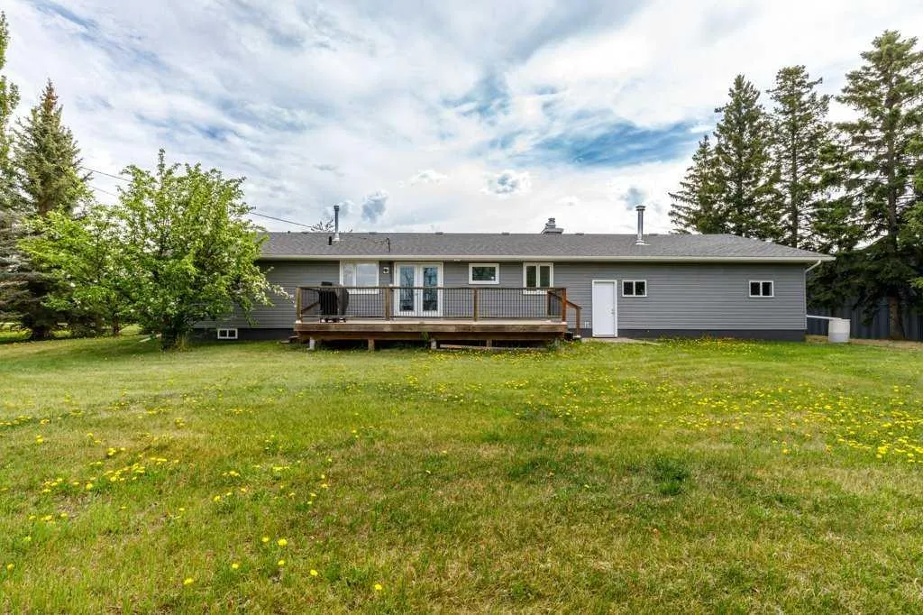 126 Queen Street Elnora AB T0M 0A9
