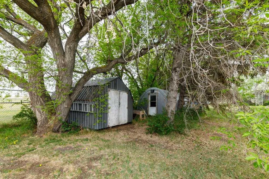 126 Queen Street Elnora AB T0M 0A9