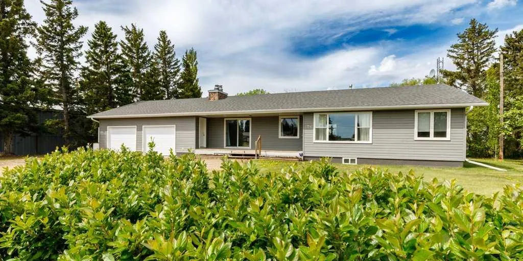 126 Queen Street Elnora AB T0M 0A9