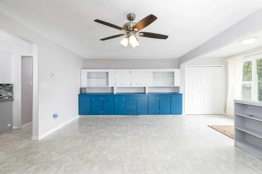 126 Queen Street Elnora AB T0M 0A9