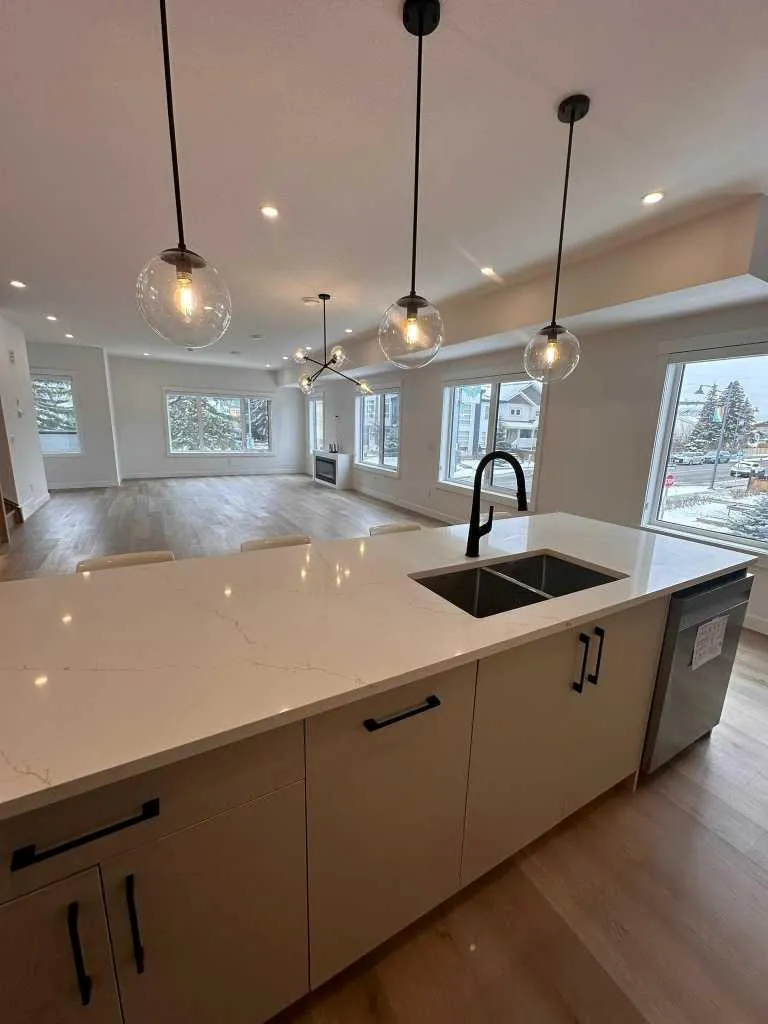 4744 Bowness Road Calgary AB T3B 0B4