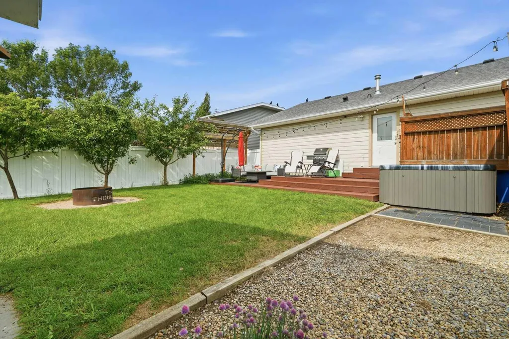535 Pioneer Drive Irricana AB T0M 1B0