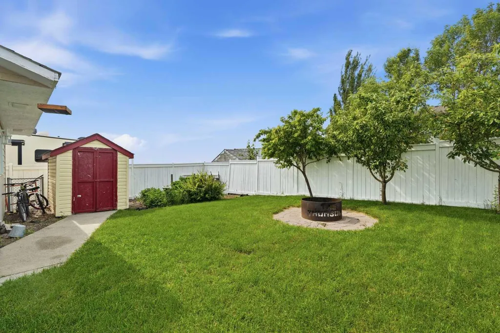 535 Pioneer Drive Irricana AB T0M 1B0
