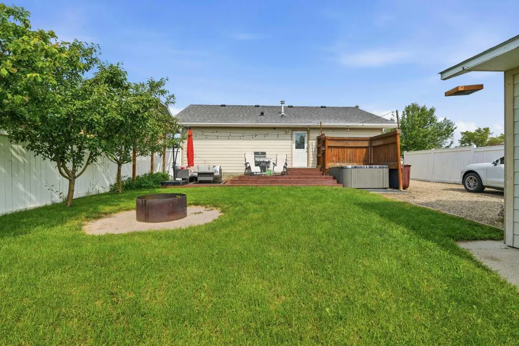 535 Pioneer Drive Irricana AB T0M 1B0