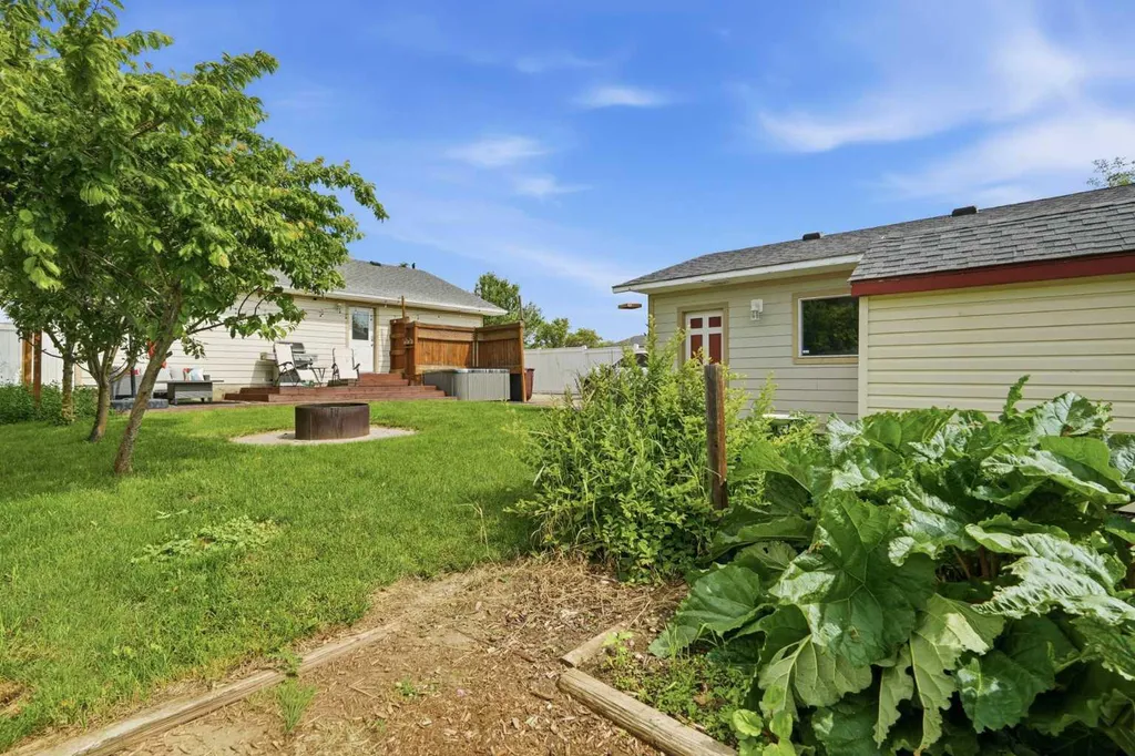 535 Pioneer Drive Irricana AB T0M 1B0