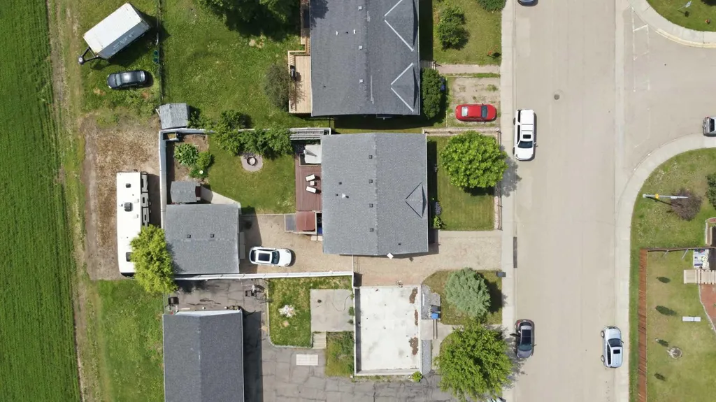 535 Pioneer Drive Irricana AB T0M 1B0