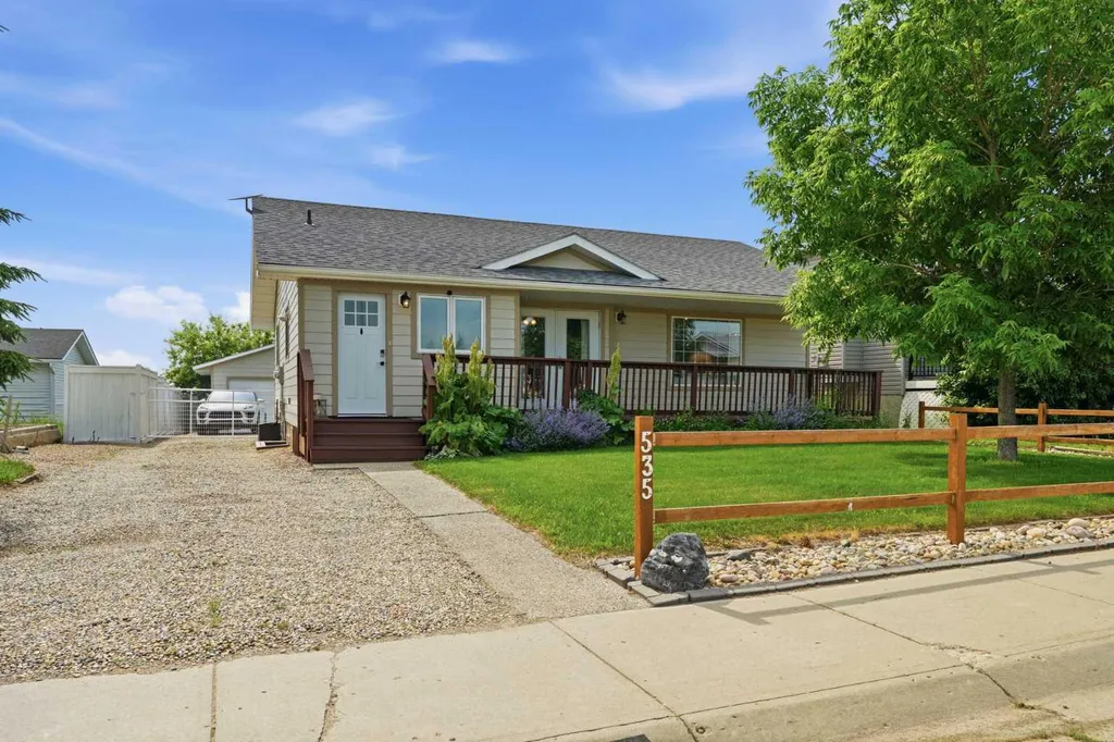 535 Pioneer Drive Irricana AB T0M 1B0