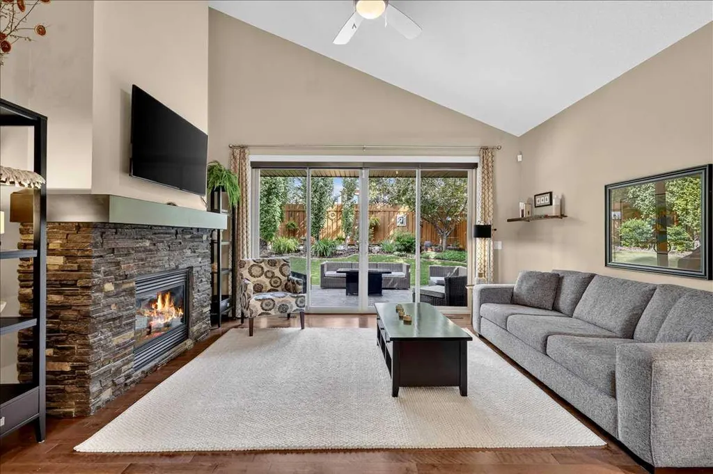 295 Tremblant Way SW Calgary AB T3H 0S8