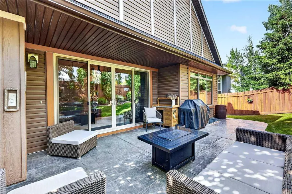 295 Tremblant Way SW Calgary AB T3H 0S8