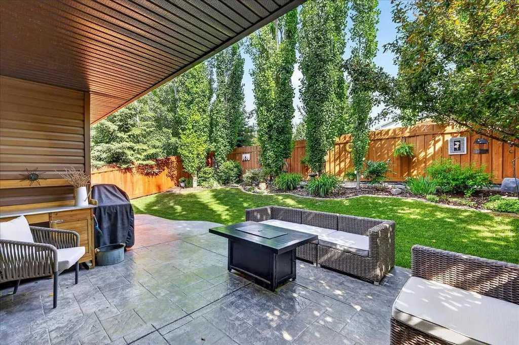 295 Tremblant Way SW Calgary AB T3H 0S8
