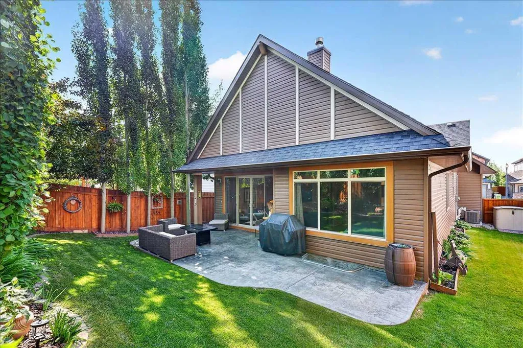 295 Tremblant Way SW Calgary AB T3H 0S8