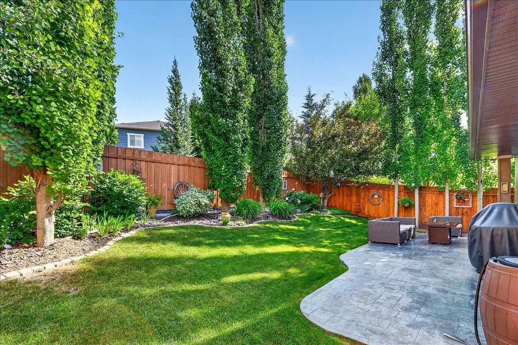 295 Tremblant Way SW Calgary AB T3H 0S8