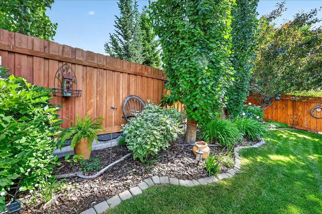 295 Tremblant Way SW Calgary AB T3H 0S8