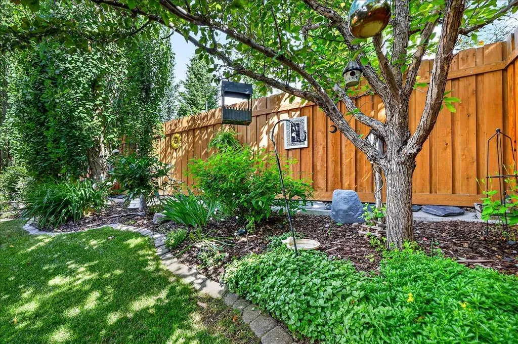 295 Tremblant Way SW Calgary AB T3H 0S8