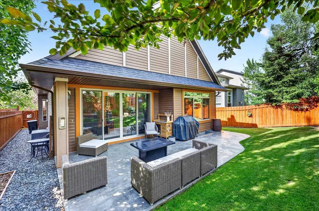 295 Tremblant Way SW Calgary AB T3H 0S8