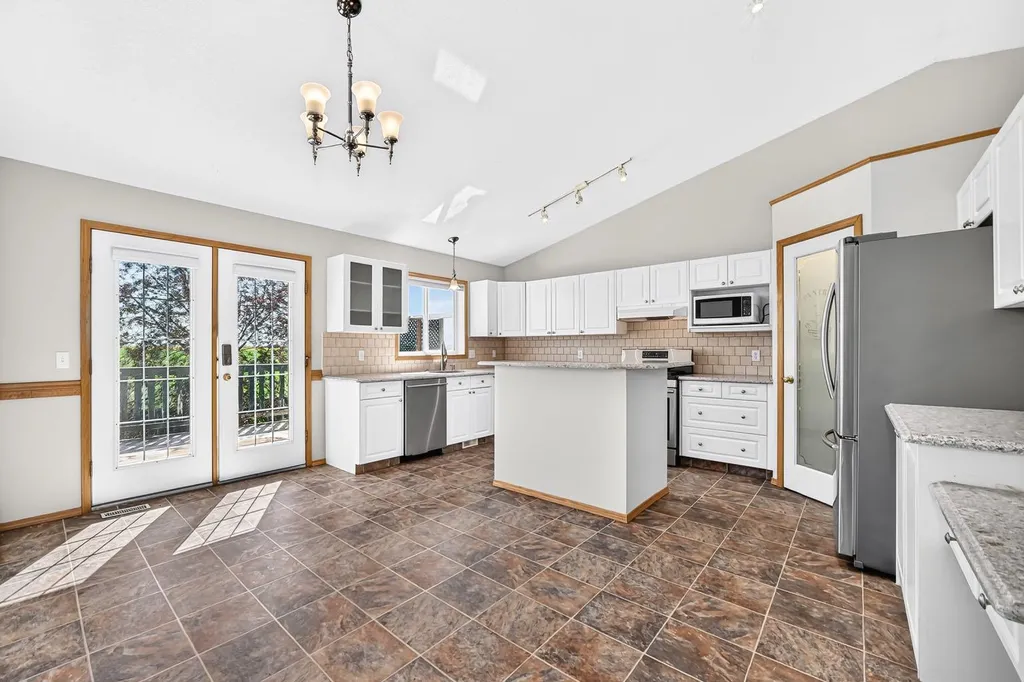 417 9 Street Beiseker AB T0M 0G0